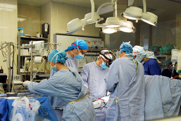 Професор из Немачке лечи дечје срчане мане